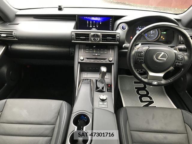 Lexus IS 2019-11 235840-8