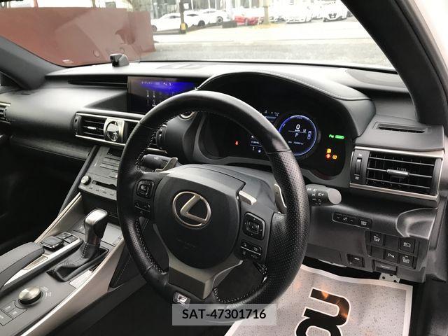 Lexus IS 2019-11 235840-10