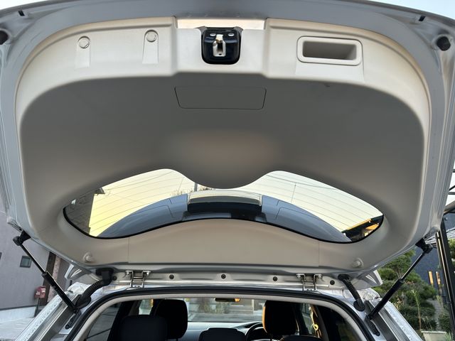 Nissan LEAF 2017-03 16978-19