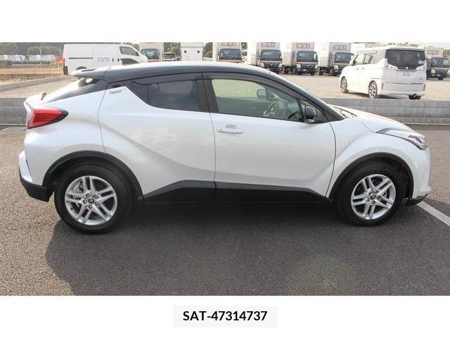 Toyota C-HR 2022-01 221567-11