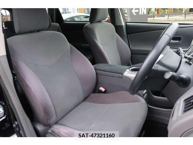 Toyota PRIUS ALPHA 2011-12 219468-1