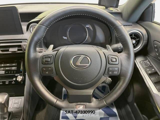 Lexus IS 2022-05 388415-11