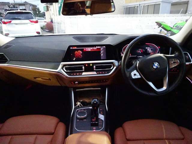 Bmw 3 SERIES 2021-08 192957-1