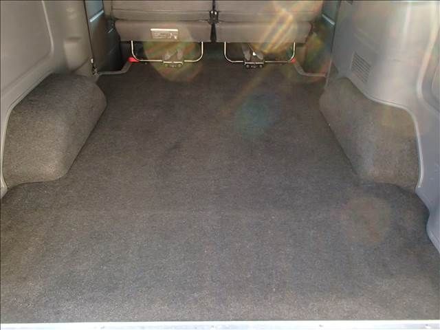 Nissan NV350 Caravan 2016-08 23296-13