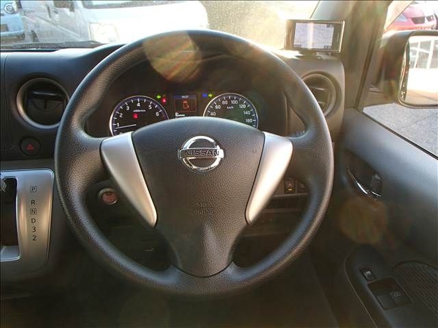 Nissan NV350 Caravan 2016-08 23296-1