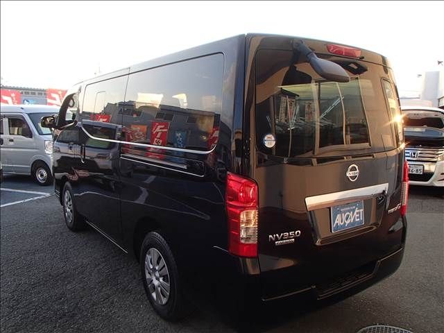 Nissan NV350 Caravan 2016-08 23296-2
