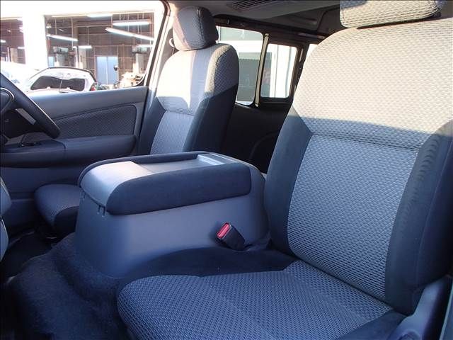 Nissan NV350 Caravan 2016-08 23296-7
