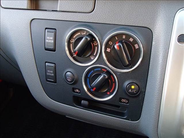 Nissan NV350 Caravan 2016-08 23296-17