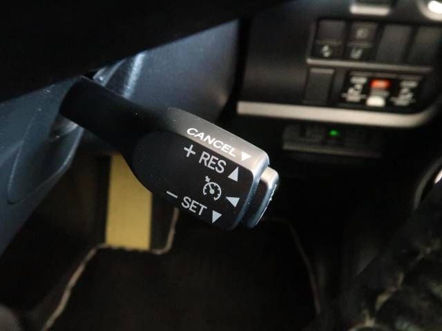 Toyota VOXY 2019-02 24952-6