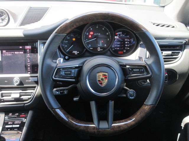 Porsche MACAN 2022-08 6941-24