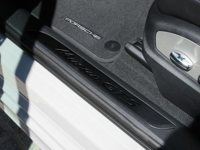 Porsche MACAN 2022-08 6941-22