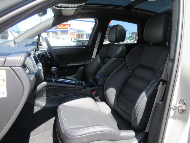 Porsche MACAN 2022-08 6941-17