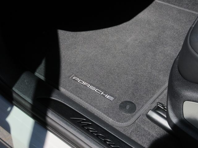 Porsche MACAN 2022-08 6941-23