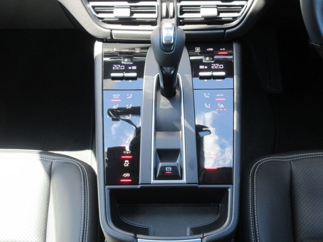 Porsche MACAN 2022-08 6941-29