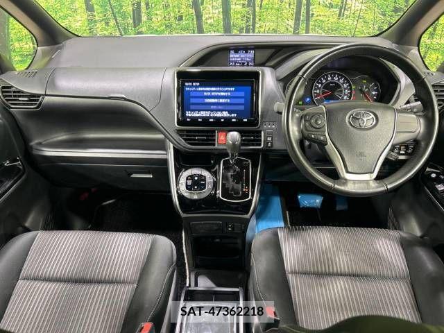 Toyota VOXY 2020-02 370347-1