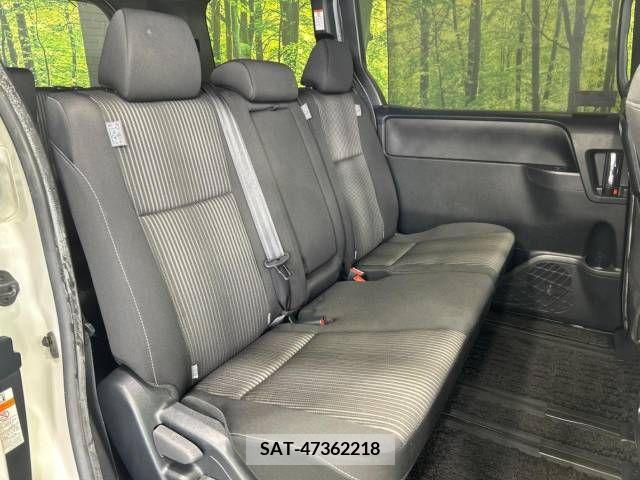 Toyota VOXY 2020-02 370347-9
