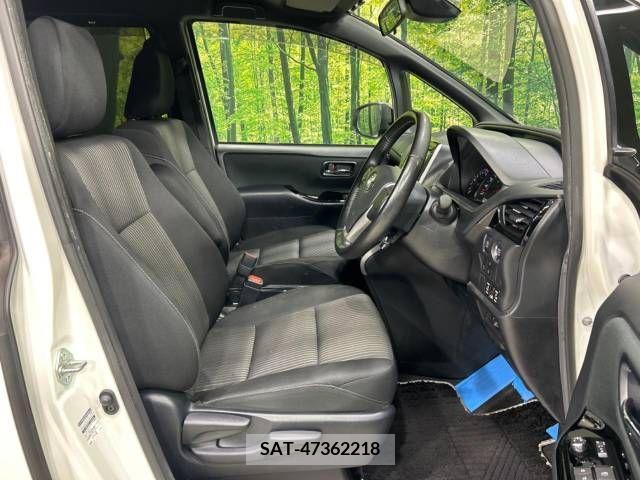 Toyota VOXY 2020-02 370347-8