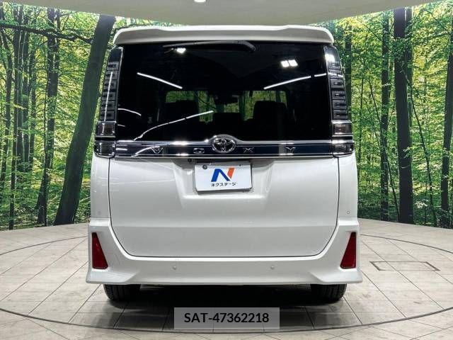 Toyota VOXY 2020-02 370347-16