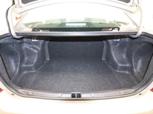 Toyota COROLLA AXIO 2013-11 181009-7