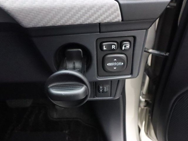Toyota COROLLA AXIO 2013-11 181009-10