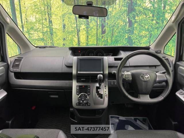 Toyota VOXY 2013-08 236692-1