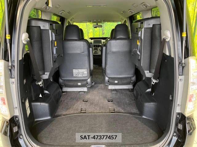 Toyota VOXY 2013-08 236692-11