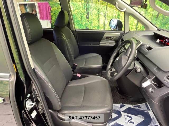 Toyota VOXY 2013-08 236692-8
