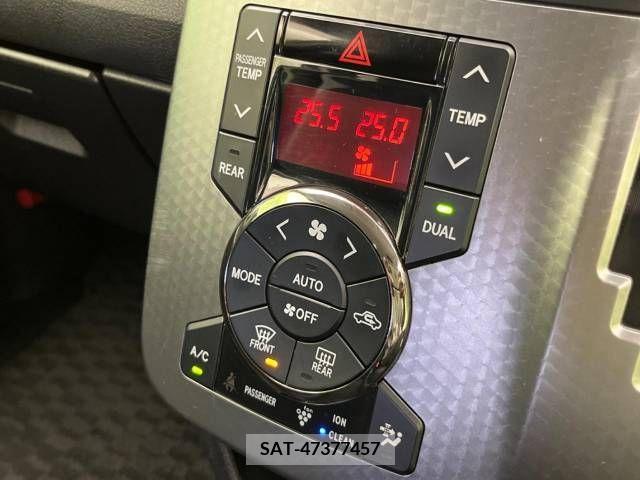 Toyota VOXY 2013-08 236692-6