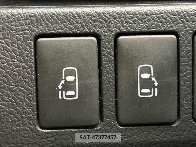 Toyota VOXY 2013-08 236692-4