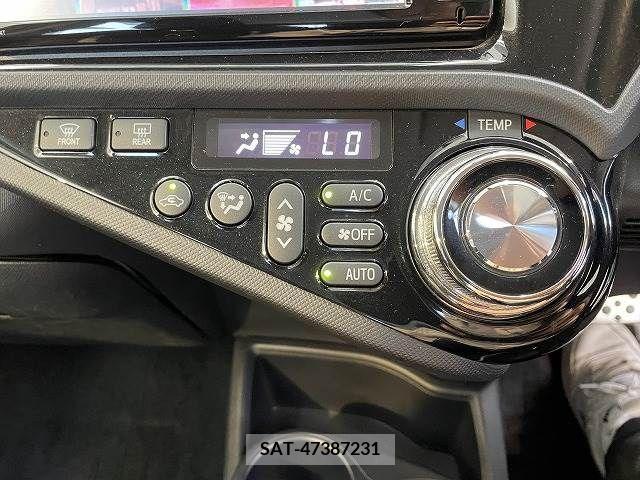 Toyota AQUA 2015-07 235944-11