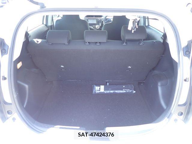 Toyota AQUA 2018-07 336434-21