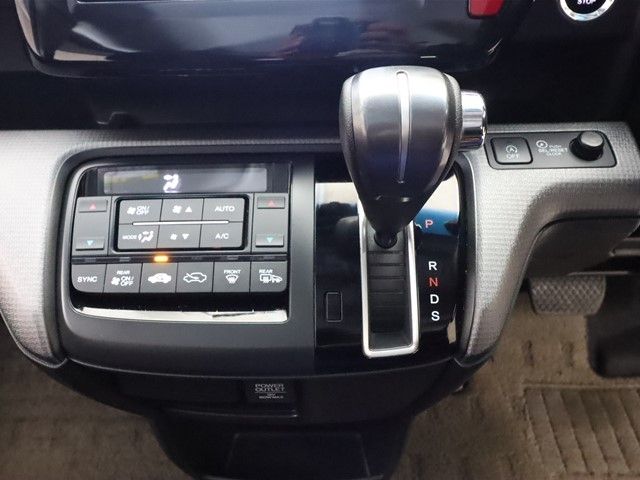 Honda e 2015-09 28695-14