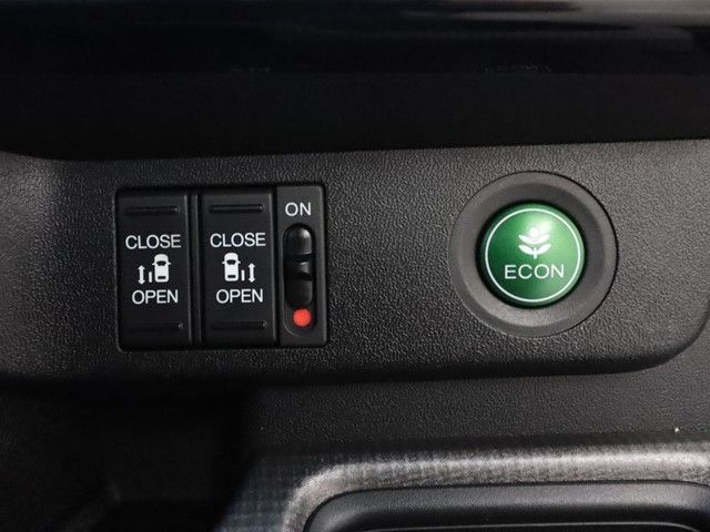 Honda e 2015-09 28695-12