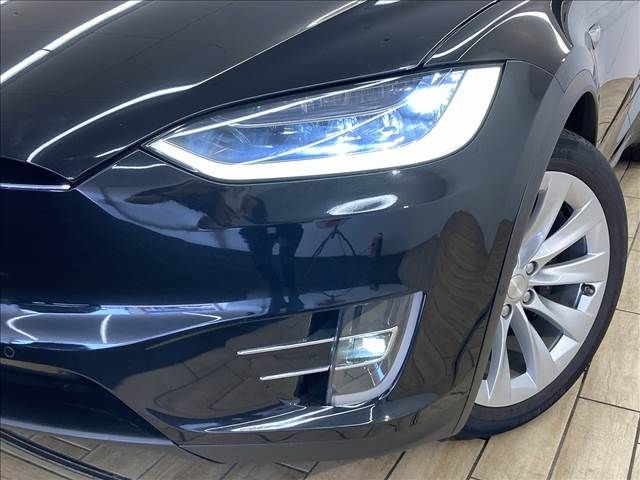 Tesla MODEL X 2018-01 12217-18