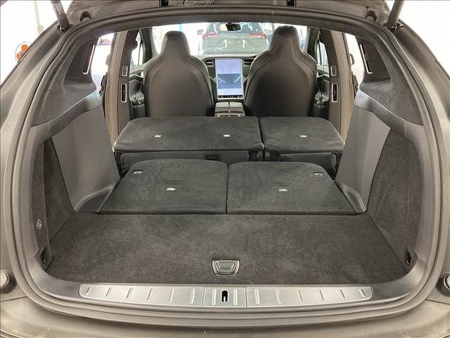 Tesla MODEL X 2018-01 12217-13