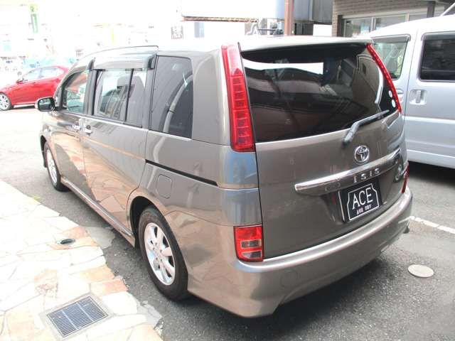 Toyota ISIS 2011-02 11675-7