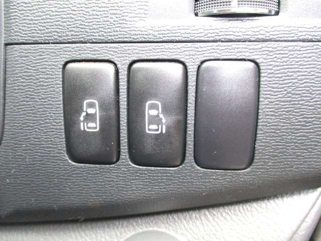Toyota ISIS 2011-02 11675-2
