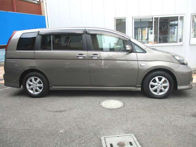 Toyota ISIS 2011-02 11675-8