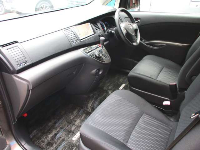 Toyota ISIS 2011-02 11675-11