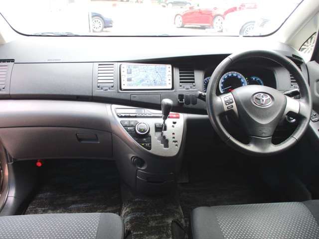 Toyota ISIS 2011-02 11675-1