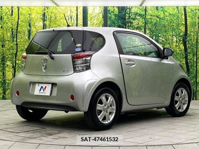 Toyota IQ 2010-10 256349-17