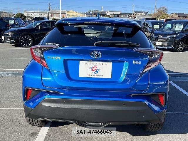 Toyota C-HR 2017-03 209890-12