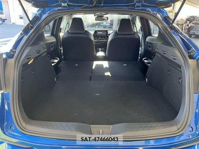 Toyota C-HR 2017-03 209890-10