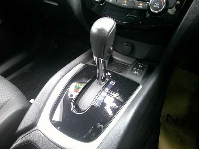 Nissan X-TRAIL 2019-02 185089-10