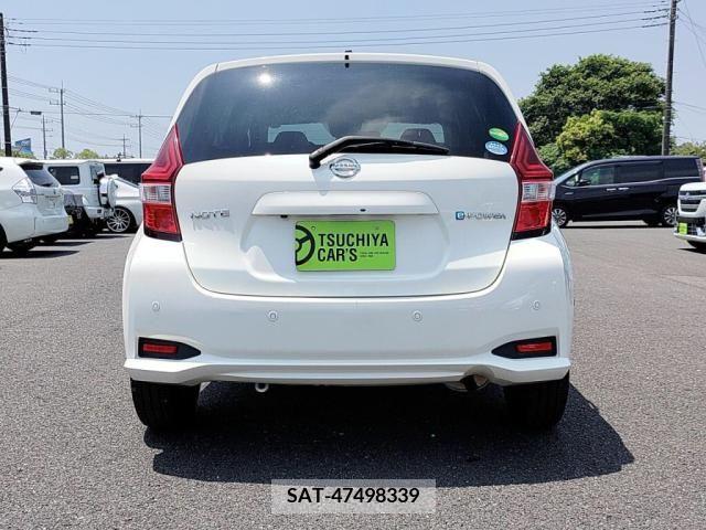 Nissan NOTE 2018-02 329143-9