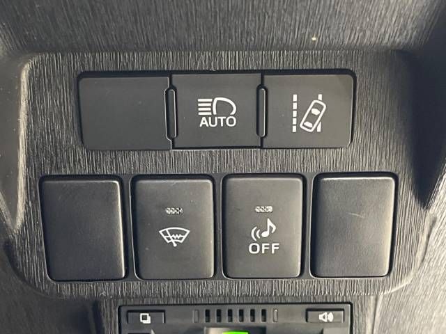 Toyota PRIUS ALPHA 2017-12 187302-6