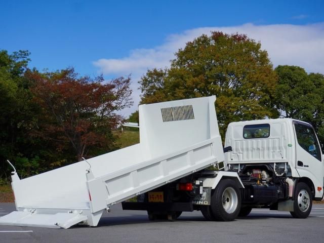 Hino DUTRO 2017-09 196066-6