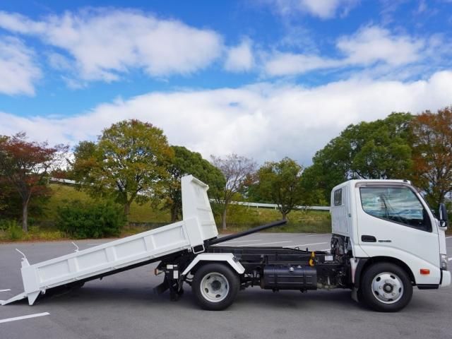 Hino DUTRO 2017-09 196066-5