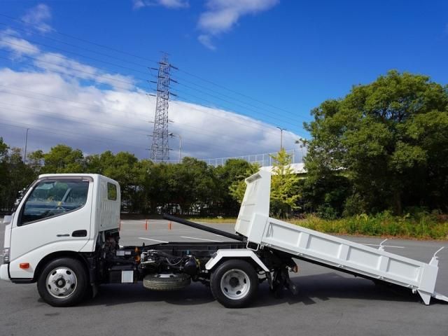 Hino DUTRO 2017-09 196066-8