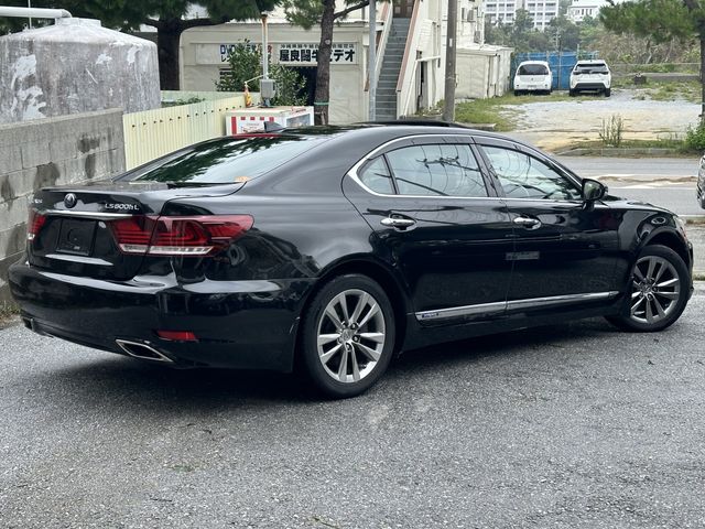Lexus LS 2016-03 8266-3